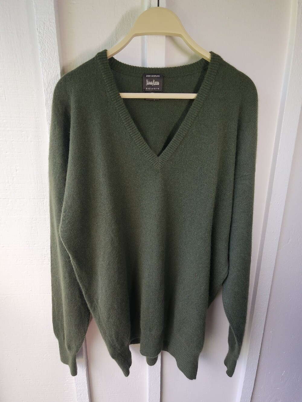 Neiman Marcus Pure Cashmere V-Neck Sweater Forest Green